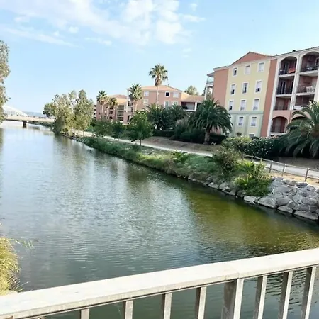 With Terrace And Pool Apartamento