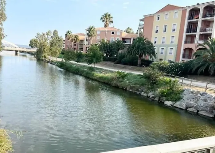 With Terrace And Pool Apartamento